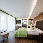 Grand Donat Superior & Wellness Center Hotell 4*