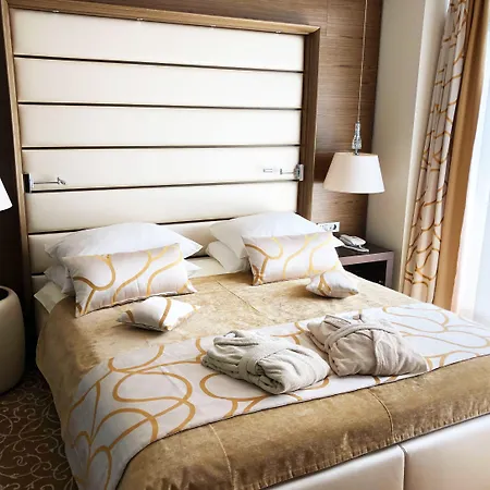 Отель Grand Donat Superior & Wellness Center 4*
