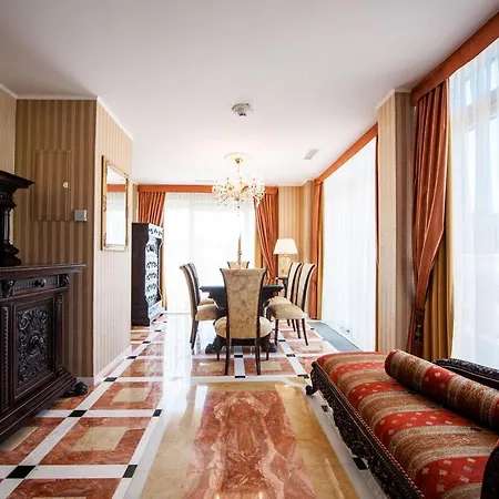 Grand Donat Superior & Wellness Center Hotel 4*